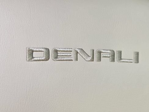 Used 2018 GMC Sierra 1500 Denali w/ Denali Ultimate Package AWD/4WD image 18