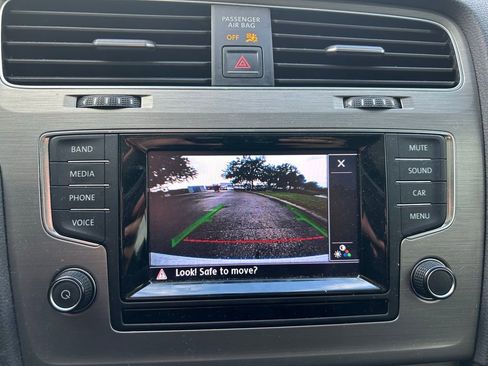 Used 2015 Volkswagen Golf TDI S image 24