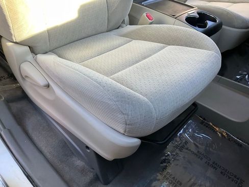 Used 2015 Toyota Sienna LE image 60