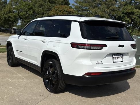 Used 2023 Jeep Grand Cherokee L Altitude AWD/4WD image 8