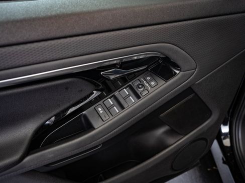 Used 2023 Land Rover Range Rover Evoque S image 22