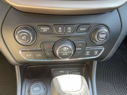 Used 2016 Jeep Cherokee Limited AWD/4WD image 34