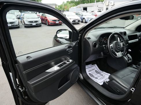Used 2017 Jeep Compass High Altitude AWD/4WD image 16