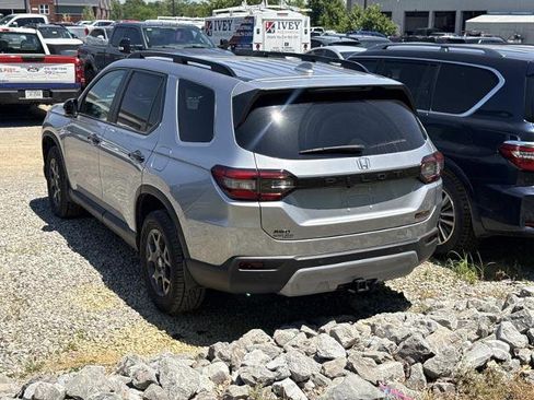 Used 2025 Honda Pilot TrailSport image 5