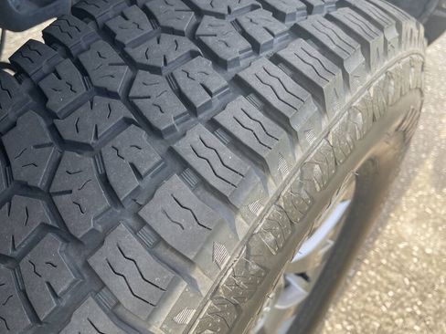 Used 2018 Toyota Tacoma SR5 AWD/4WD image 2