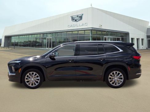 Used 2025 Buick Enclave Preferred FWD image 3