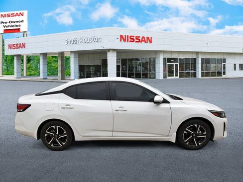 Certified 2025 Nissan Sentra SV FWD image 5