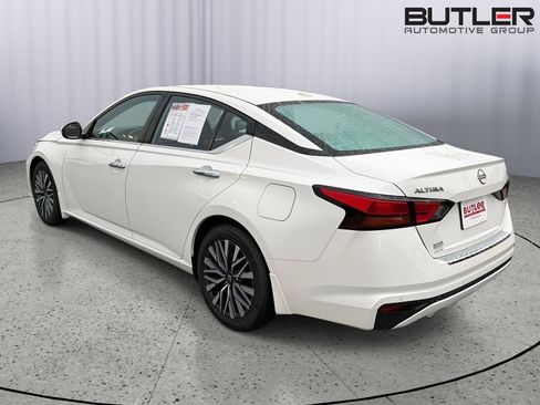 Used 2023 Nissan Altima 2.5 SV FWD image 4
