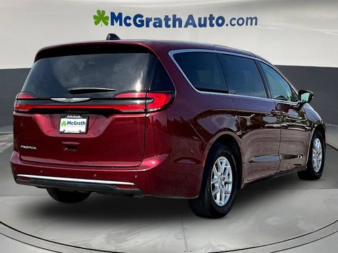 Used 2023 Chrysler Pacifica Touring-L FWD image 8