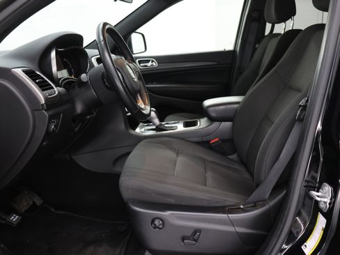 Used 2019 Jeep Grand Cherokee Laredo image 8