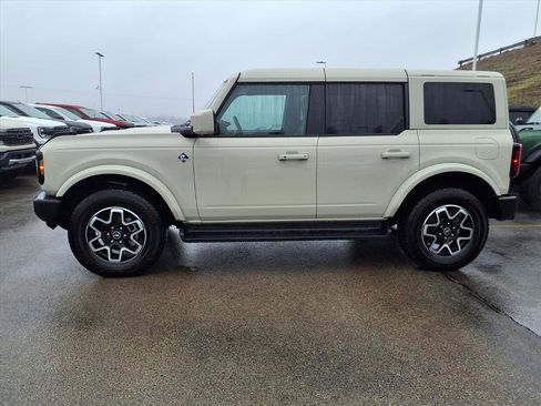 Used 2025 Ford Bronco Outer Banks image 4