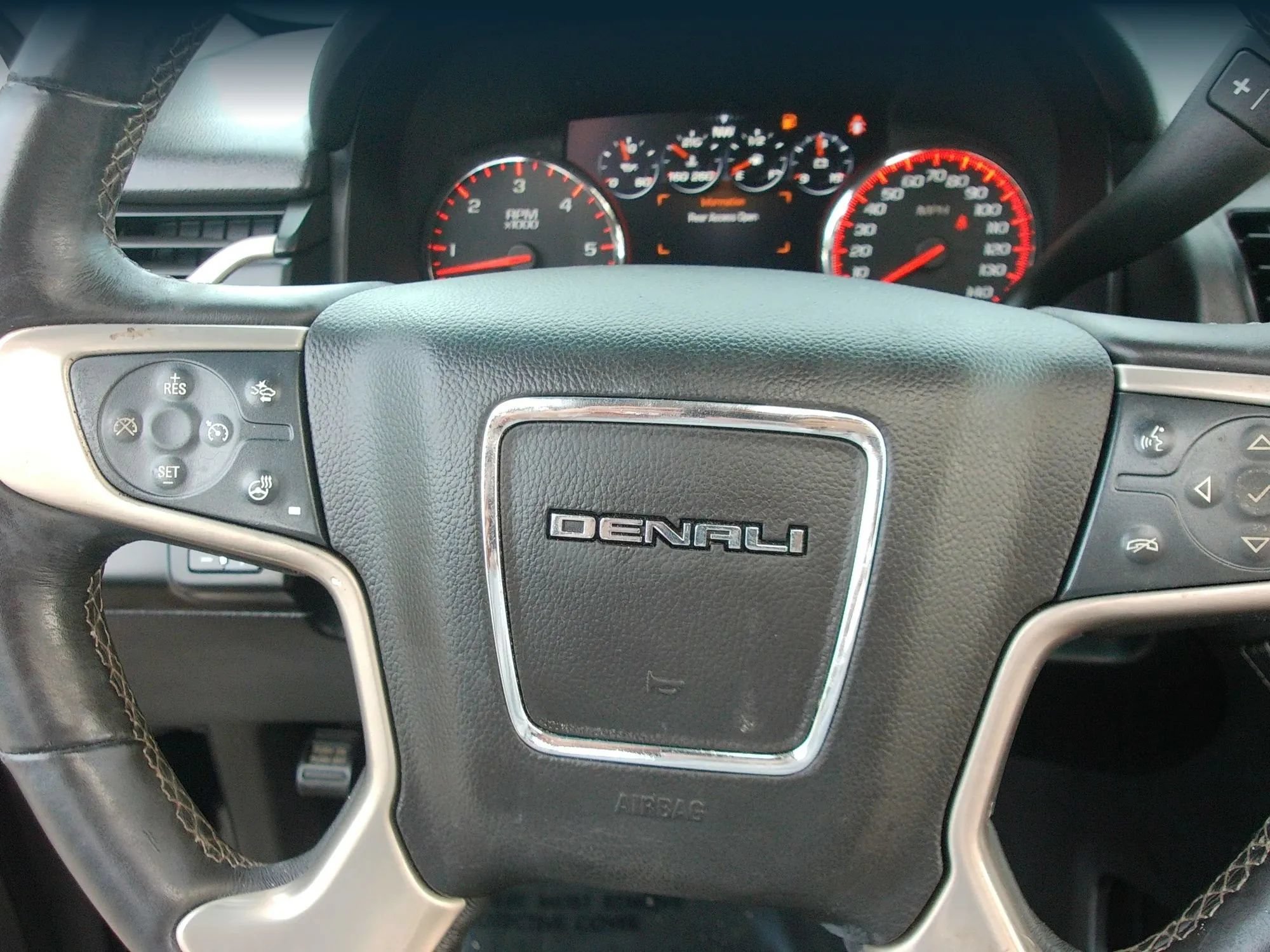 Used 2015 GMC Yukon XL Denali w/ Open Road Package RWD image 17