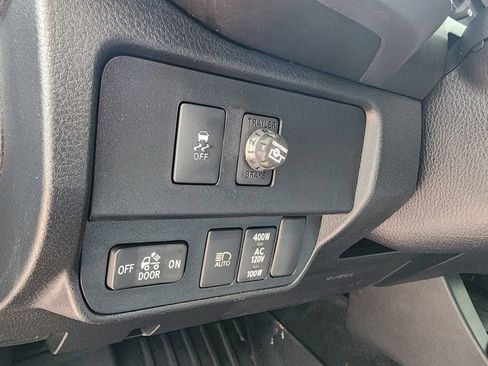 Used 2021 Toyota Tacoma TRD Off-Road w/ Technology Package AWD/4WD image 17