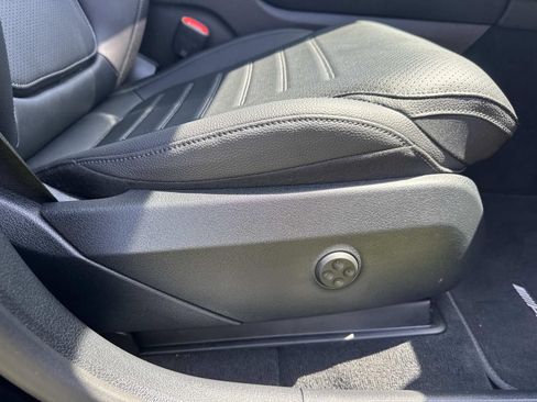 Used 2026 Mercedes-Benz GLC 300 image 12