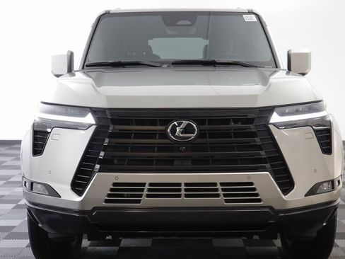 Used 2024 Lexus GX 550 w/ Accessory Package (Z1) image 22