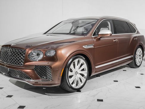 Used 2025 Bentley Bentayga Extended Wheelbase image 9