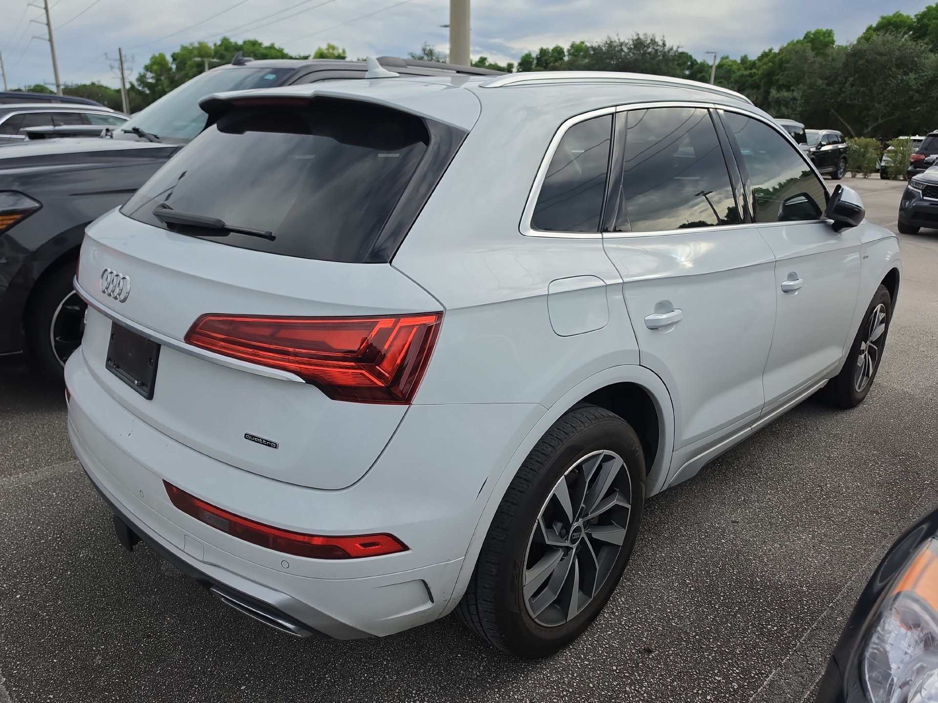 Used 2023 Audi Q5 2.0T Premium Plus w/ Premium Plus Package AWD/4WD image 6