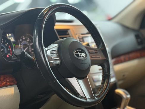 Used 2010 Subaru Outback 2.5i Limited image 4