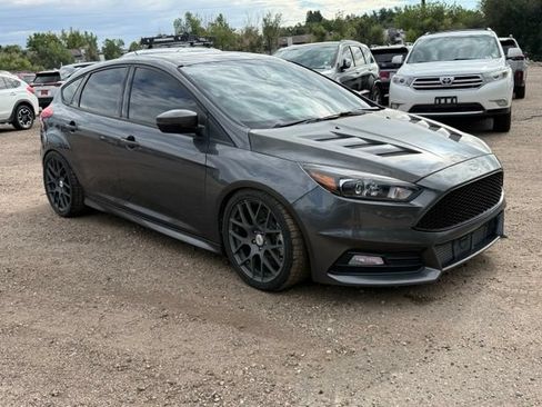 Used 2018 Ford Focus ST w/ Equipment Group 401A FWD image 8