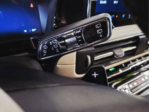 Used 2025 Lincoln Corsair Reserve AWD/4WD image 18