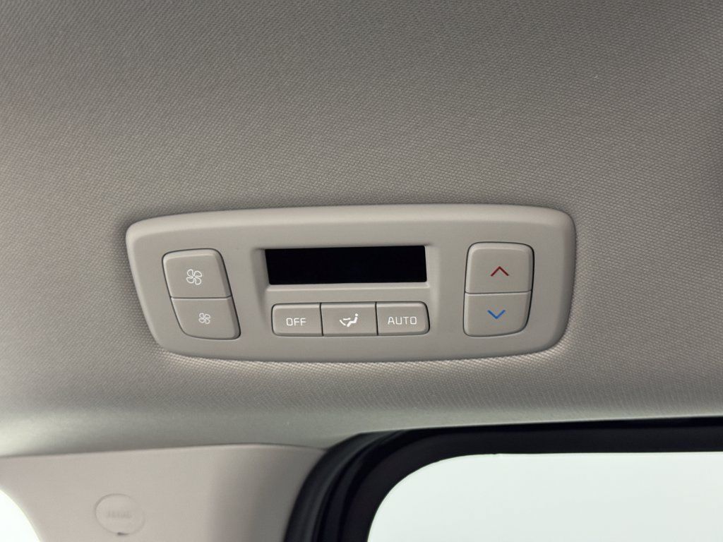 Used 2025 Kia Carnival FWD image 37