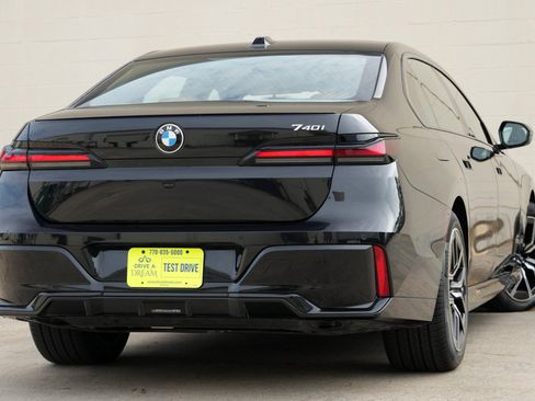 Used 2023 BMW 740i RWD image 5