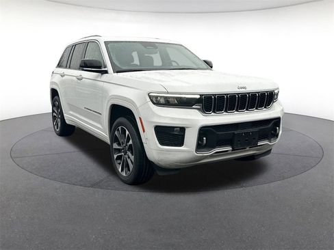 Used 2022 Jeep Grand Cherokee Overland w/ Luxury Tech Group IV image 7