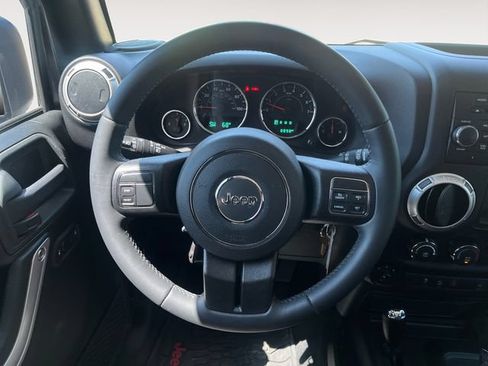 Used 2016 Jeep Wrangler Unlimited Rubicon AWD/4WD image 13