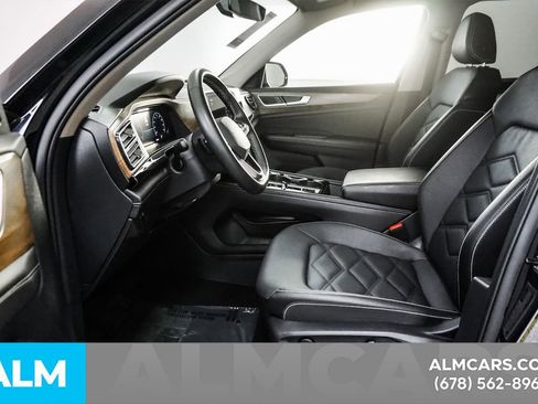 Used 2025 Volkswagen Atlas SE image 15