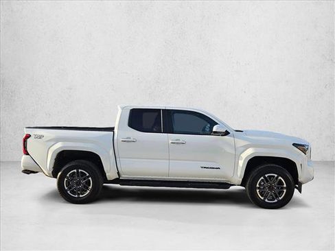 Used 2024 Toyota Tacoma TRD Sport AWD/4WD image 4
