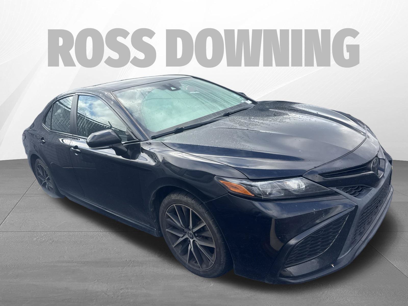 Used 2023 Toyota Camry SE FWD image 3