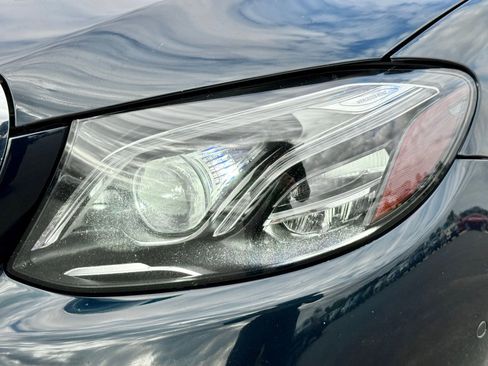 Used 2017 Mercedes-Benz E 300 4MATIC image 7