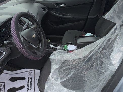 Used 2017 Chevrolet Cruze LT image 14