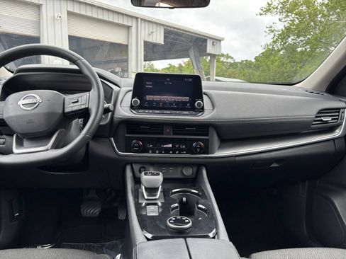 Used 2025 Nissan Rogue SV AWD/4WD image 14