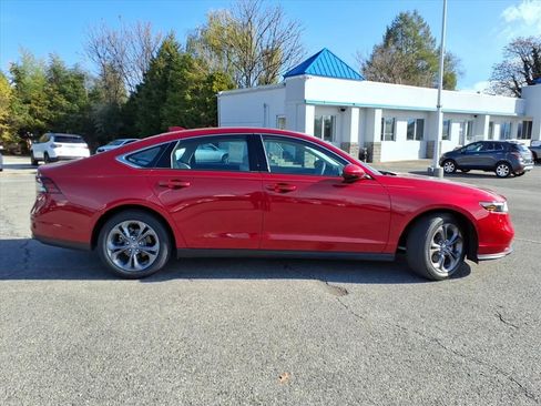 Used 2024 Honda Accord EX image 3