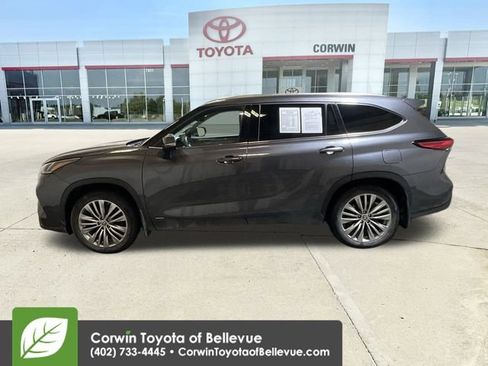 Used 2023 Toyota Highlander Platinum image 5