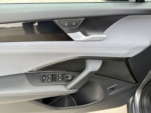 Used 2025 Volkswagen Tiguan SE w/ Panoramic Sunroof Package image 15