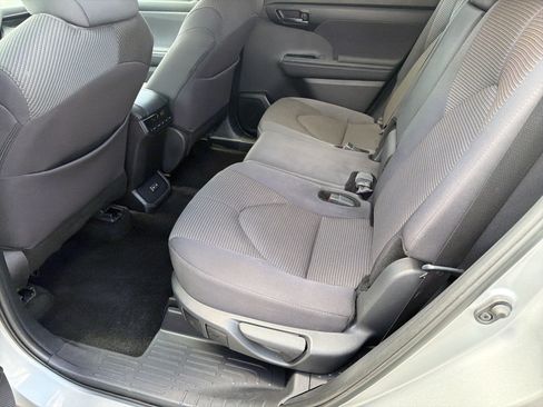 Certified 2025 Toyota Highlander LE FWD image 29