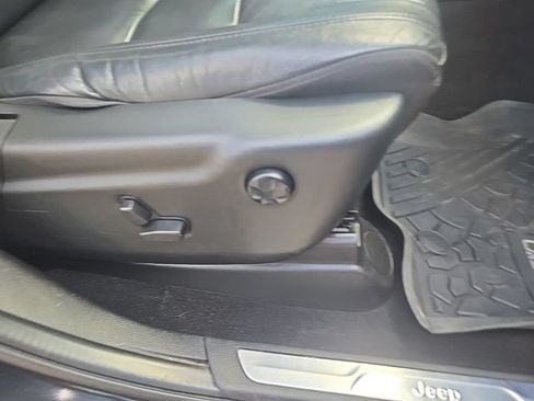 Used 2022 Jeep Grand Cherokee Limited AWD/4WD image 25