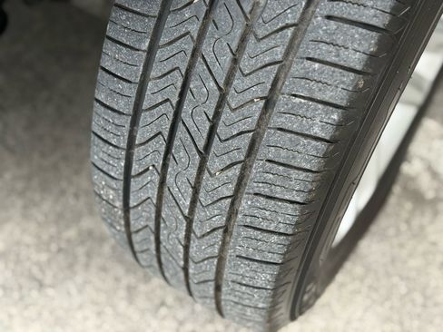 Used 2017 Ford Explorer XLT w/ Equipment Group 202A image 10