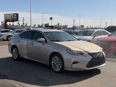 Used 2016 Lexus ES 350 w/ Luxury Package w/Wood Trim image 10