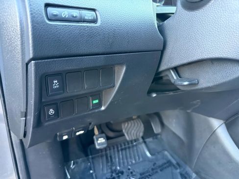 Used 2018 Nissan Rogue Sport SL image 11