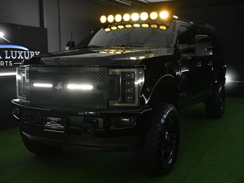 Used 2017 Ford F250 Platinum w/ Platinum Ultimate Package AWD/4WD image 9