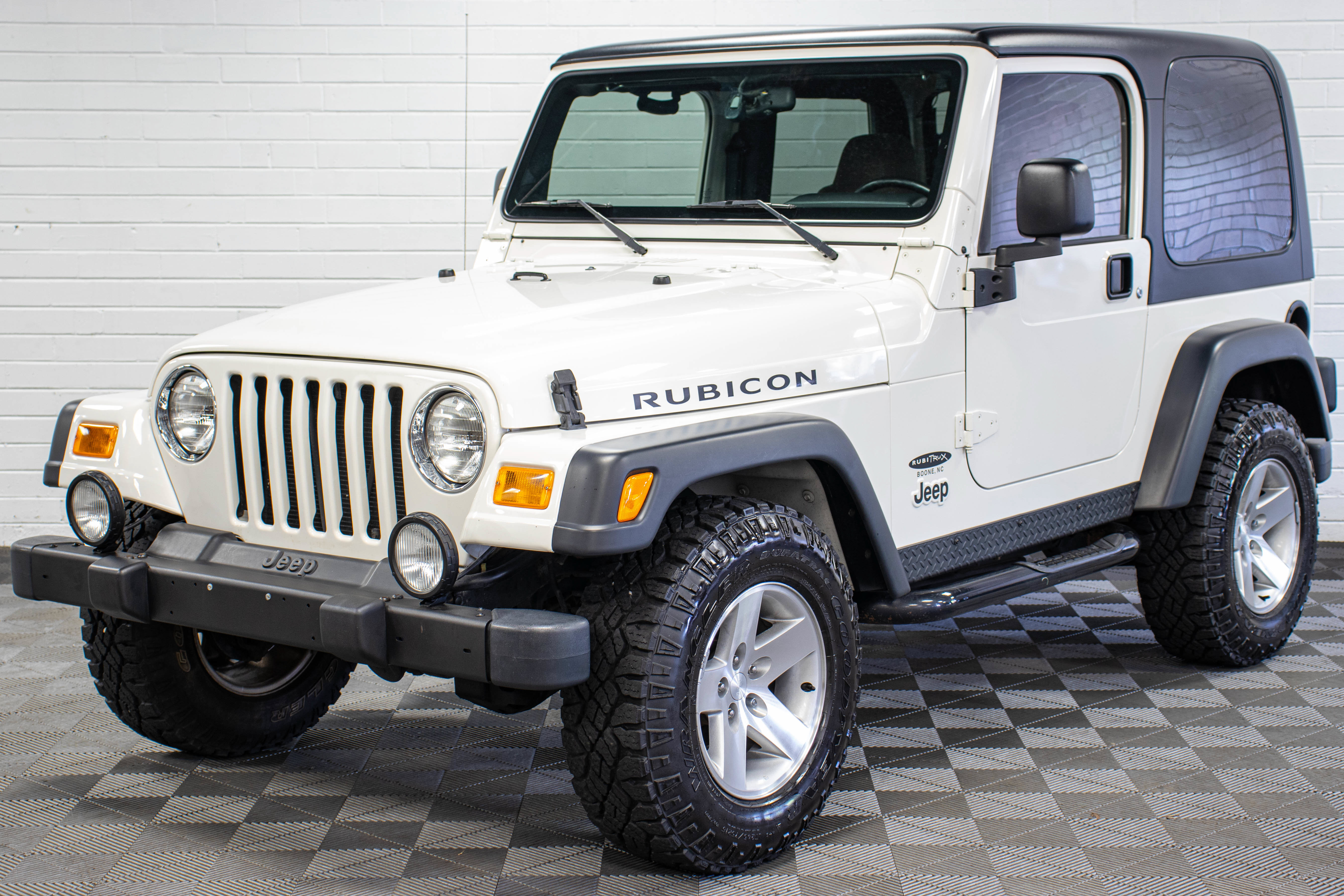 Used 2004 Jeep Wrangler Rubicon w/ Dual Top Group AWD/4WD image 7