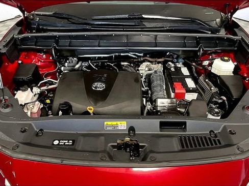 Used 2022 Toyota Highlander XLE image 9