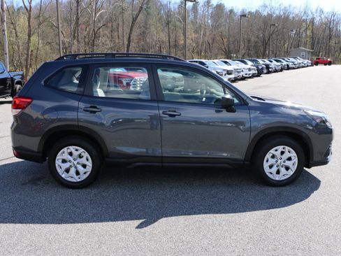 Used 2023 Subaru Forester BASE image 9