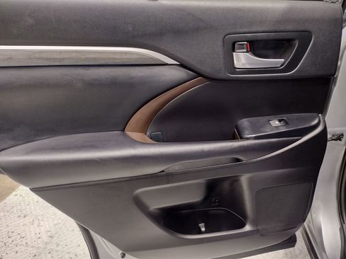 Used 2019 Toyota Highlander Limited image 27