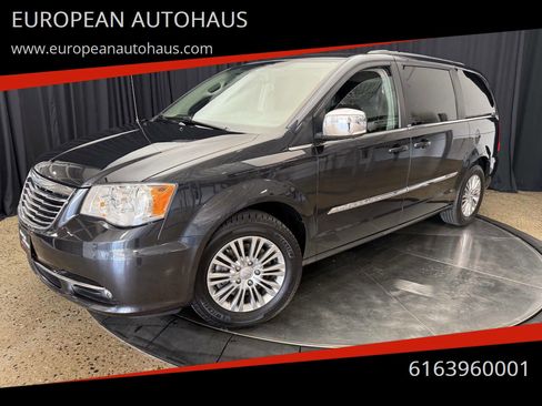 Used 2013 Chrysler Town & Country Touring-L FWD image 1
