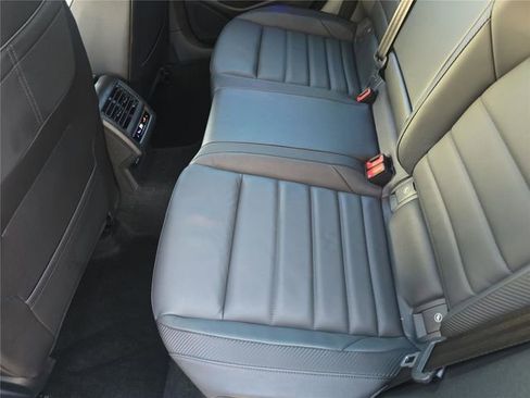 Used 2022 Volkswagen Golf R image 11