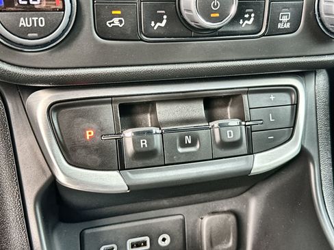 Used 2024 GMC Terrain SLE w/ Driver Convenience Package FWD image 23
